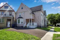 Charming 3-Br House in lovely Buffalo with AC, WiFi & Free Parking Richardson Olmsted Campus附近的飯店