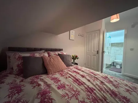 1-Bed House Sleeps 4 Free Parking Отели в г. Берч Вейл