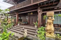 Royal Roco Villa Hotels near Toko PUSAT DUPA WANGI
