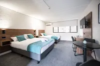 Browns Plains Hotel - parking