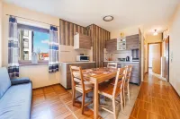 Apartamenty Sun & Snow Helska Villa - Blisko plaży, Blisko Portu Hotel a Hel