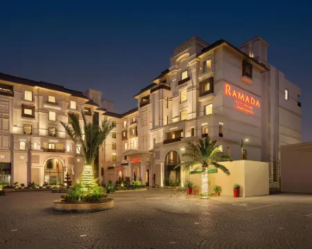 รามาดา โดย วินแฮม ละฮอร์ กูลเบิร์ก II โรงแรมในลาฮอร์