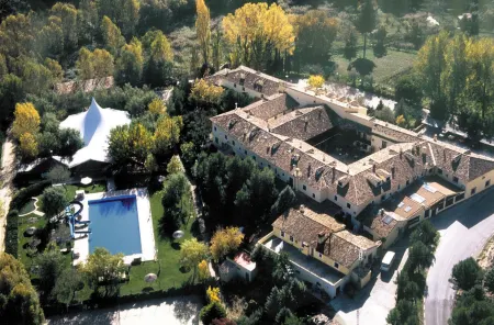 Hotel Resort Cueva del Fraile Отели рядом с достопримечательностью «Museo de Arte Abstracto Espanol»