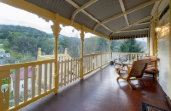 Charnwood Cottages in Warburton