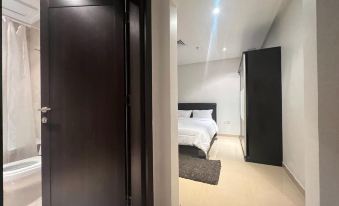 White Luxury Suite Hotel