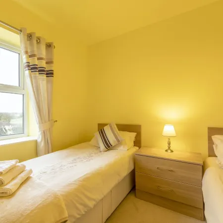 Cottage - Sleeps 5 - Hot Tub - Garden - Parking