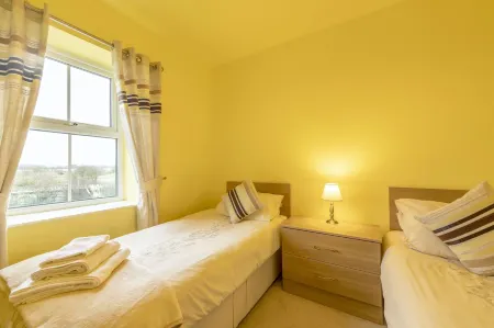 Cottage - Sleeps 4 - Hot Tub - Garden - Parking