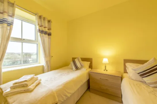 Cottage - Sleeps 5 - Hot Tub - Garden - Parking