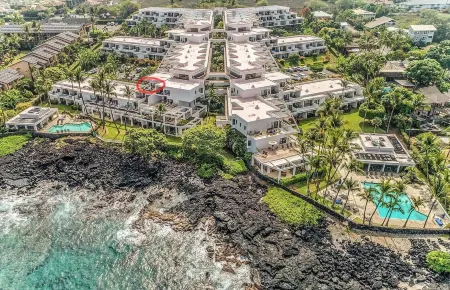 Royal Sea Cliff #418 Pool Hot Tub & A/c! Отели рядом с достопримечательностью «Сэди Сеймур Ботаникал Гарденс энд Кона Эдьюкейшенал Сентер»