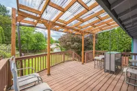 Portland Charming, fully furnished, private, quiet and pets friendly Home.