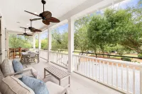 Golf Cart + Close to Beach Club in Watercolor! 5 Bedroom Home by RedAwning Hôtels à : Seaside