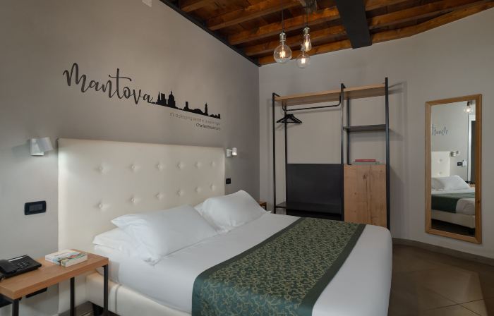 Bonacolsi Collection, MantegnaHotels