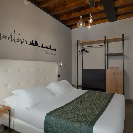 Bonacolsi Collection, MantegnaHotels