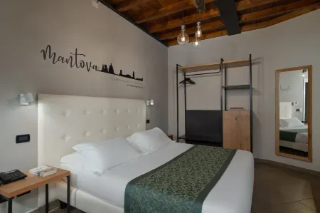 Bonacolsi Collection, MantegnaHotels