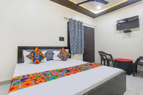 Fabexpress Awadh Inn فنادق في Manjha Kala