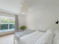 Entire 2 Bedroom House 7m To Station