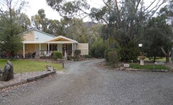 Grampians View Cottages and Units