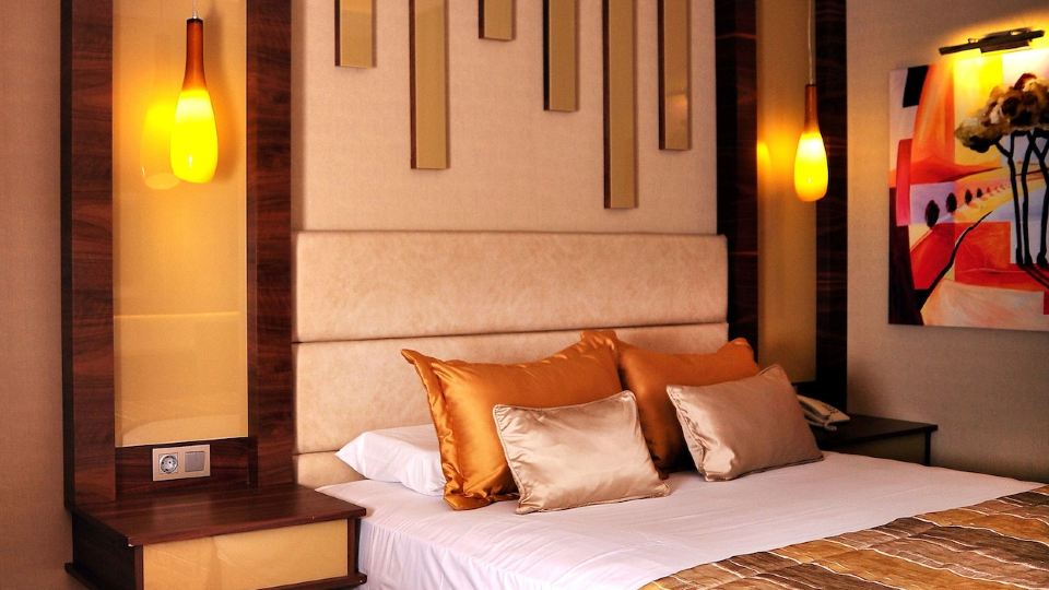 Avin Hotel