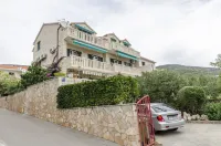 朋友公寓客房酒店