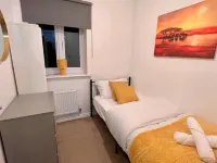 Modern 3Br House for Contractors Hotels in Nuneaton