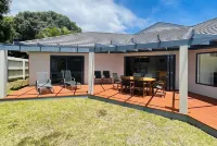 Red Hibiscus Villas - Villas