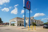 Motel 6 Irving, TX - Irving DFW Airport South Hotels near Trinity Rail Express - CentrePort/DFW Airport Station