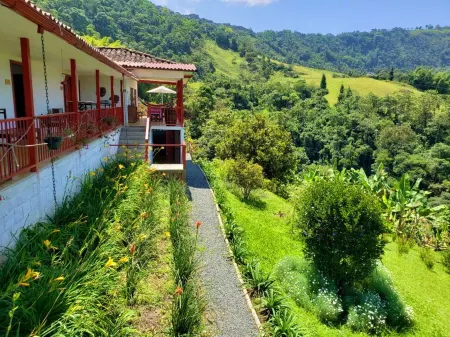 Lodge Paraíso Verde Отели рядом с достопримечательностью «Ecoparque Los Yarumos»