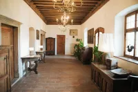Ansitz Zinnenberg Hotels in Fondo