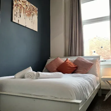 3 Bedroom House Close to M6 & M55