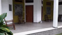 Rooms One Five Four فنادق في Veyangoda