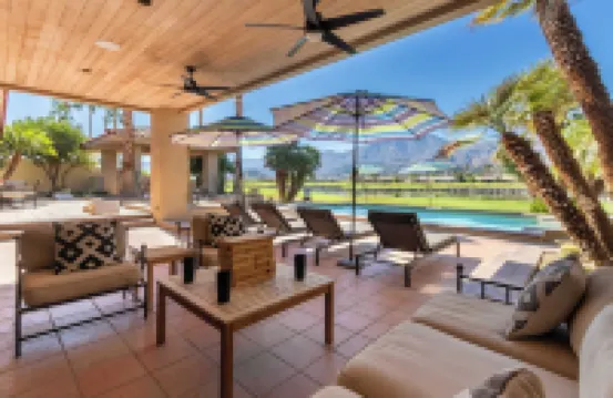 Moonshine by Avantstay Modern & Stylish Estate w/ Bar, Fire Pit & Hot Tub 5 Bd