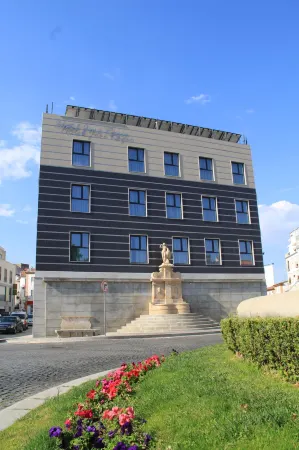 Hotel José Régio Отели в г. Регенгу