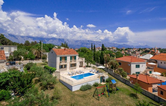 Villa Vjeka Cozy Family Retreat with Heated Pool, Brač Island
