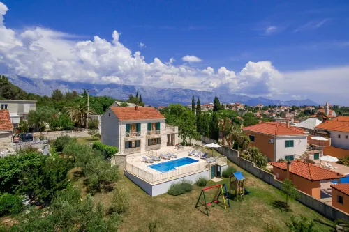 Villa Vjeka Cozy Family Retreat with Heated Pool, Brač Island - Biệt thự