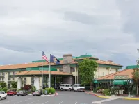 Rogue Regency Inn & Suites Hotels near Rogue Valley International-Medford Airport