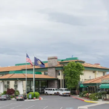 Rogue Regency Inn & Suites