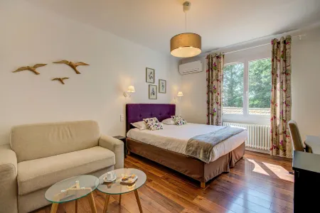 Logis Hotel le Blason de Provence Отели в г. Лориоль-дю-Конта