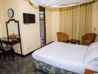 薩阿達尼遊客中心 - 青年旅舍 鄰近Sinza的酒店