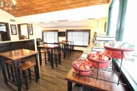 Peach Tree Inn & Suites - breakfast