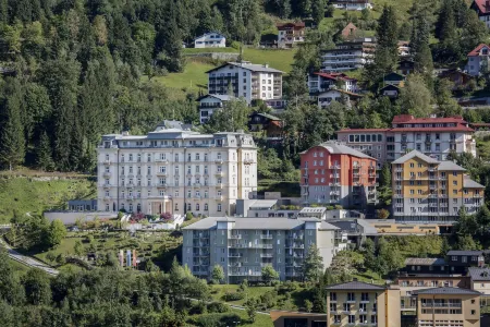 Hapimag Ferienwohnungen Bad Gastein Отели рядом с достопримечательностью «Felsentherme»