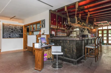 Orchis Hotel Отели рядом с достопримечательностью «Cunda Mocamp»