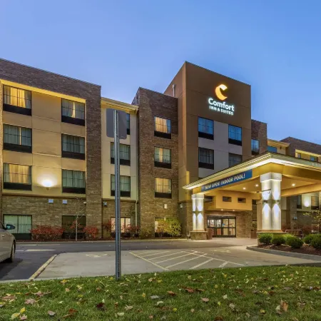Comfort Inn & Suites Pittsburgh South