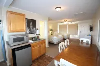 Fin 'n Feather Waterside Inn by Kees Vacations Hotels in Wanchese
