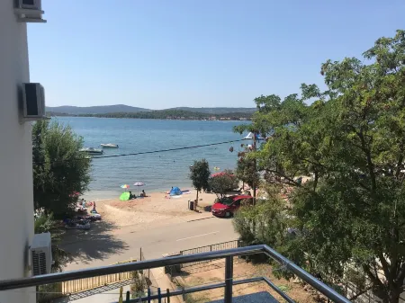 Dana II Отели в г. Opcina Sveti Filip I Jakov