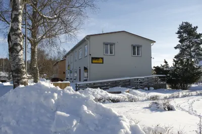 Hotell Zlafen Bed and Breakfast Hotel dekat Arbetarmuseet Gråbo
