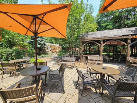 Courtyard Hamilton Отели рядом с достопримечательностью «Колледж Мохок»