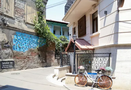 Silver 39 Corner Hotel