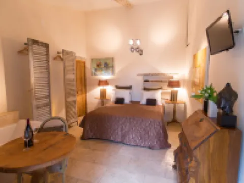 Domaine les Roullets Hotels in Oppede