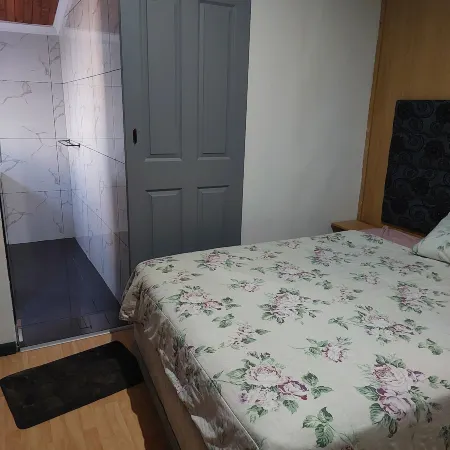 Freedom Media Guest House Отели рядом с достопримечательностью «Форт Фредерик»