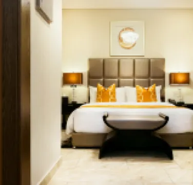 Oak Plaza Suites